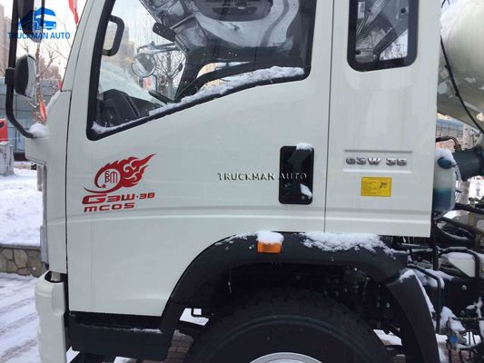 Dever branco Sinotruk Howo 5 Cbm Mini Concrete Mixer Truck da luz do Euro 4